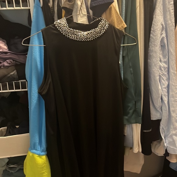 Black flowy dress with pearls and diamonds around the neck. - Picture 4 of 5